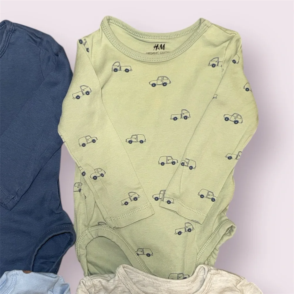 H&M Baby Boy/Girl Long Sleeve Bodysuits Bundle –‎ Size 9M